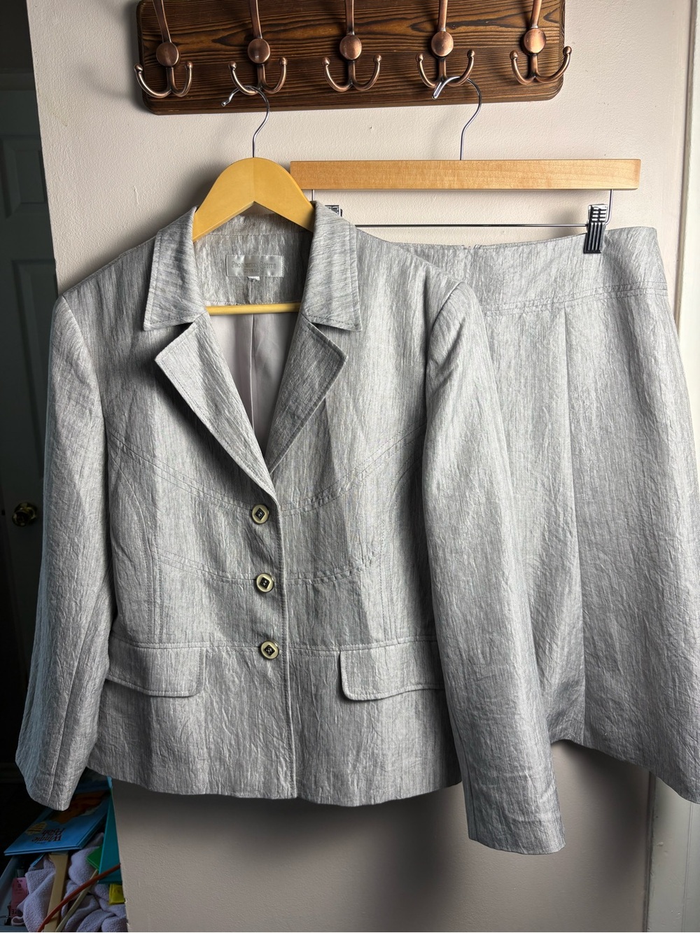 Proportion Petite Conrad C Gray Textured Skirt Suit Size 12